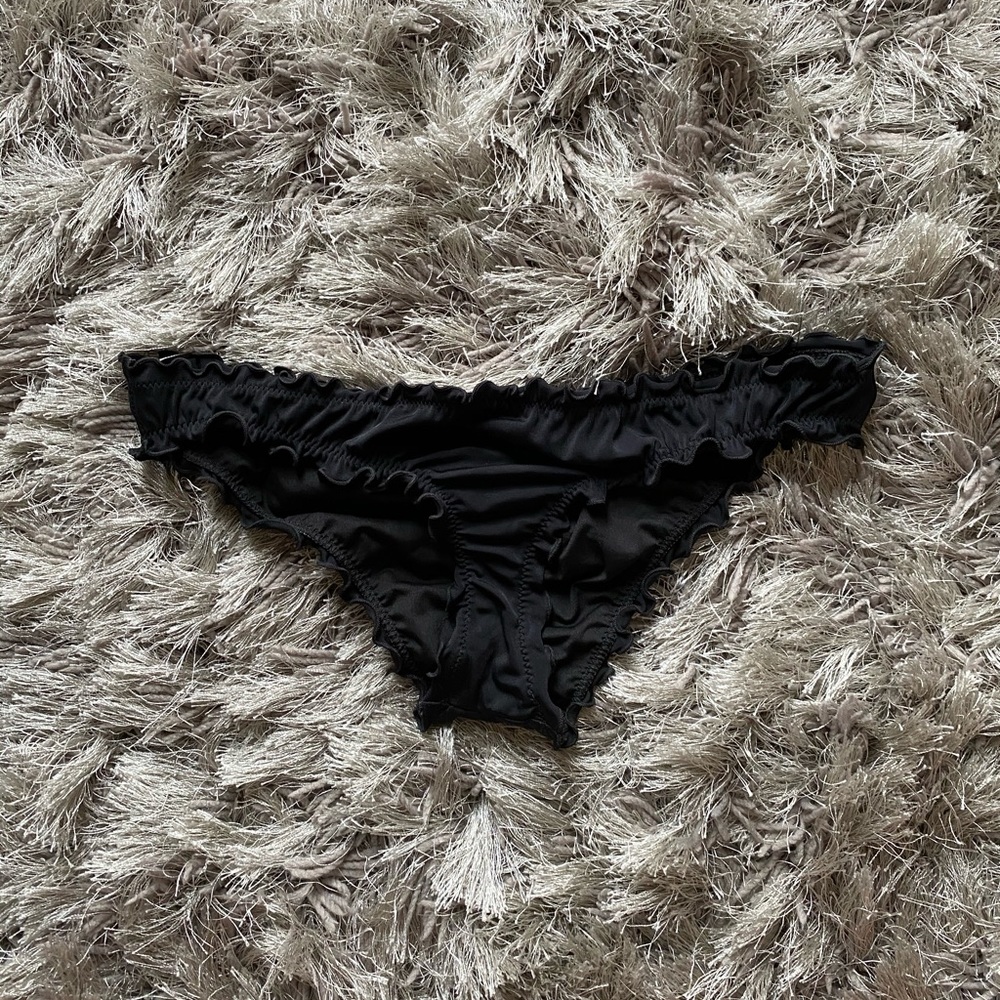 Black cheeky bikini bottoms
